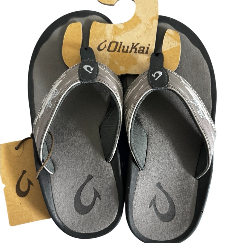 OluKai Men’s Black and Gray Flip Flops